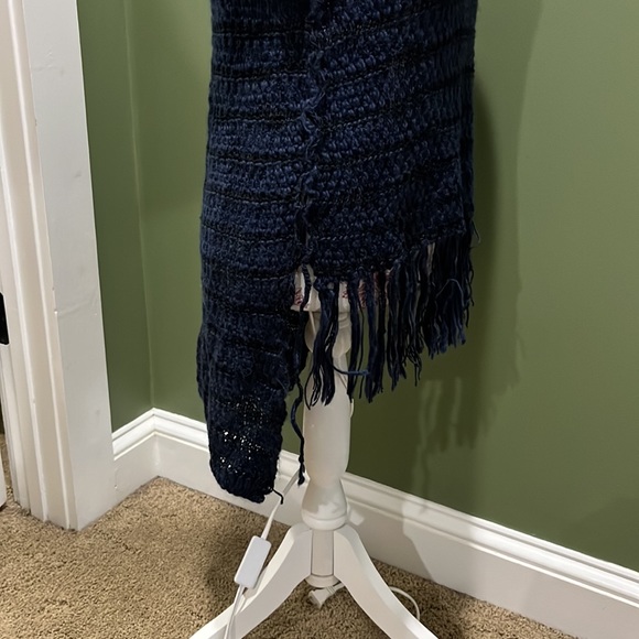 SALE! Bought at Buckle - Navy Blue Cowl Neck Fringe Sweater by Gimmicks - Small - Picture 5 of 15